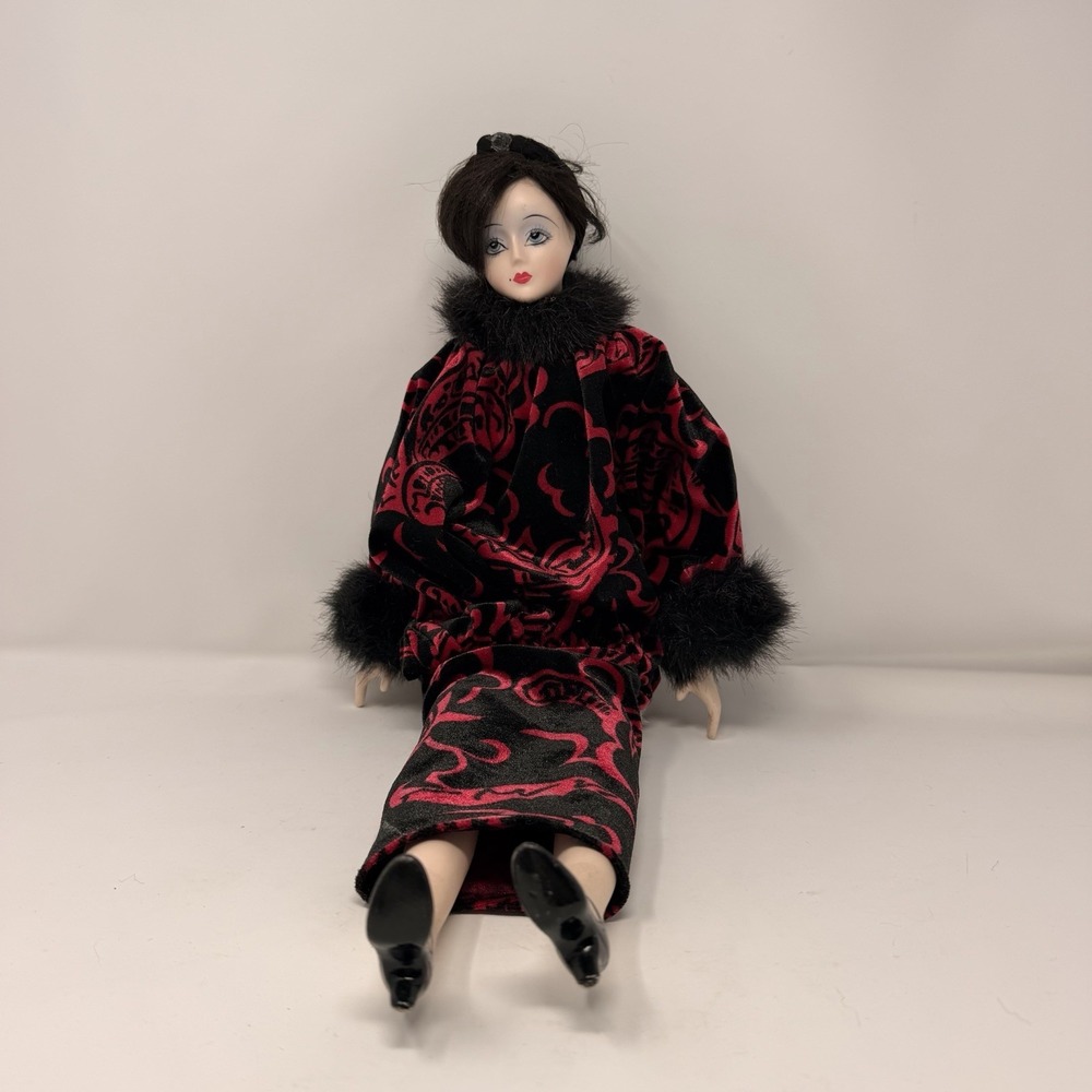 Vintage Style Porcelain Boudoir Lady Doll Red Black Fur Trim Damask Robe 19" - Picture 7 of 15